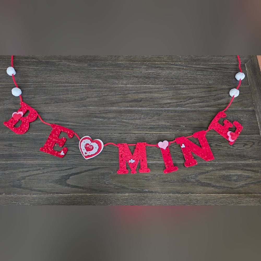 Artisan Red 'Be Mine' Holiday Garland